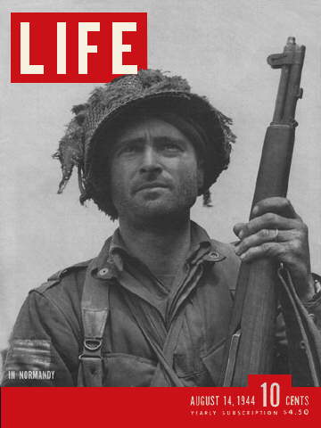 AIRBORNE INFANTRY OFFICER IN NORMANDY